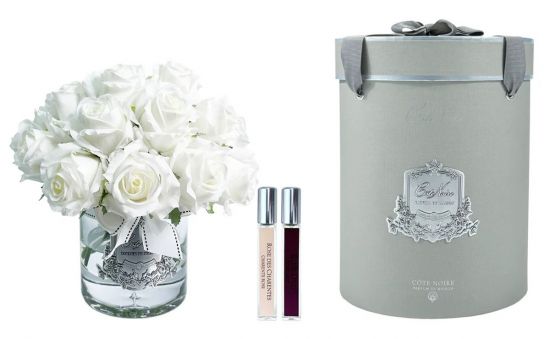 LUXURY ROSE BUDS BOUQUET    Большой букет из бутонов роз, белый, 2 спрея по 10 мл, серебряный декор, се